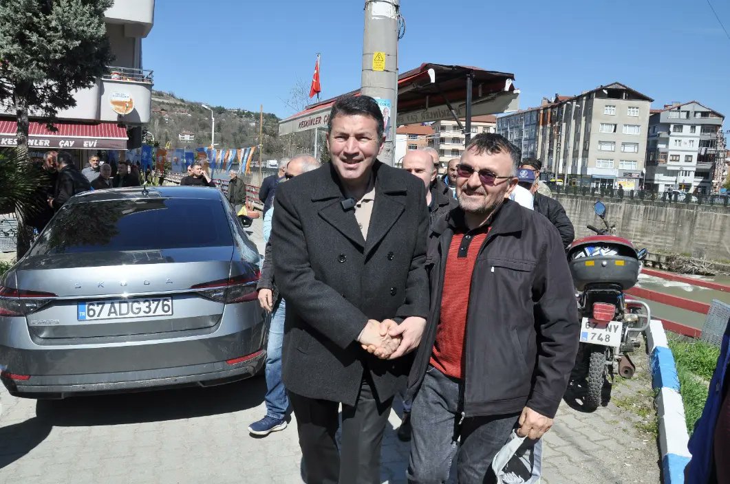 ozcanulupinar67's tweet image. Teşkilatımız tarafından düzenlenen saha çalışmasında Karşıyaka Mahallemizde hemşehrilerimiz ile bu güzel güneşli pazar gününde beraber olduk. Günümüzü güzelleştiren tüm hemşehrilerime teveccühlerin dolayı teşekkür ederim.

#YenidenBüyükDevrek 
#GerçekBelediyecilik 
#Devrek