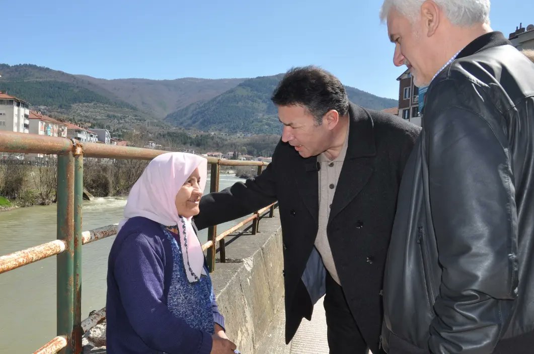 ozcanulupinar67's tweet image. Teşkilatımız tarafından düzenlenen saha çalışmasında Karşıyaka Mahallemizde hemşehrilerimiz ile bu güzel güneşli pazar gününde beraber olduk. Günümüzü güzelleştiren tüm hemşehrilerime teveccühlerin dolayı teşekkür ederim.

#YenidenBüyükDevrek 
#GerçekBelediyecilik 
#Devrek