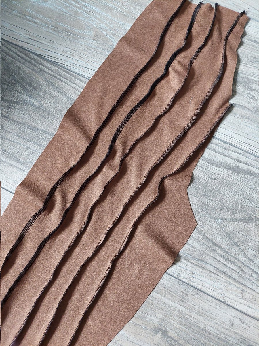 pixelclip_'s tweet photo. Worked on leggings for Shadowheart today!! They're almost done! I patterned it myself as well, so it would be made exactly for my measurements and I'm so happy with the fit 🥰🥰 #Shadowheart #bg3 #cosmaking https://t.co/sheCTYqpTm