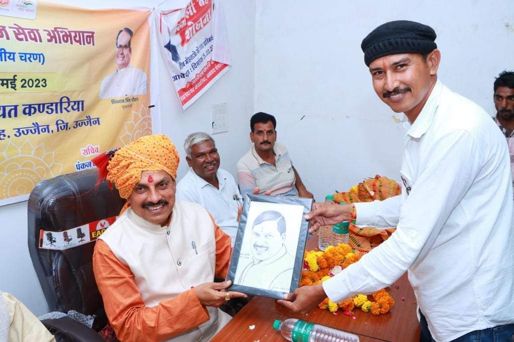 pawanpatel1234's tweet photo. @DrMohanYadav51 👑 मध्यप्रदेश शासन के यशस्वी दबंग मुख्यमंत्री जी  भाईसाहब डॉक्टर मोहन जी यादव  को जन्मदिन की बहुत-बहुत हार्दिक शुभकामनाएं बाबा महाकाल राजा का आशीर्वाद सदैव आप पर बना रहे 🎂🎂 https://t.co/M7tR6aIKNj