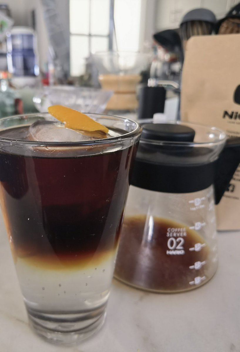 pikilin's tweet photo. @aldochimal Valió la pena la espera. Lo que me gusta de métodos en frío es la baja acidez que resulta.
Un cold drip tonic.... https://t.co/NDxIH6T0T9