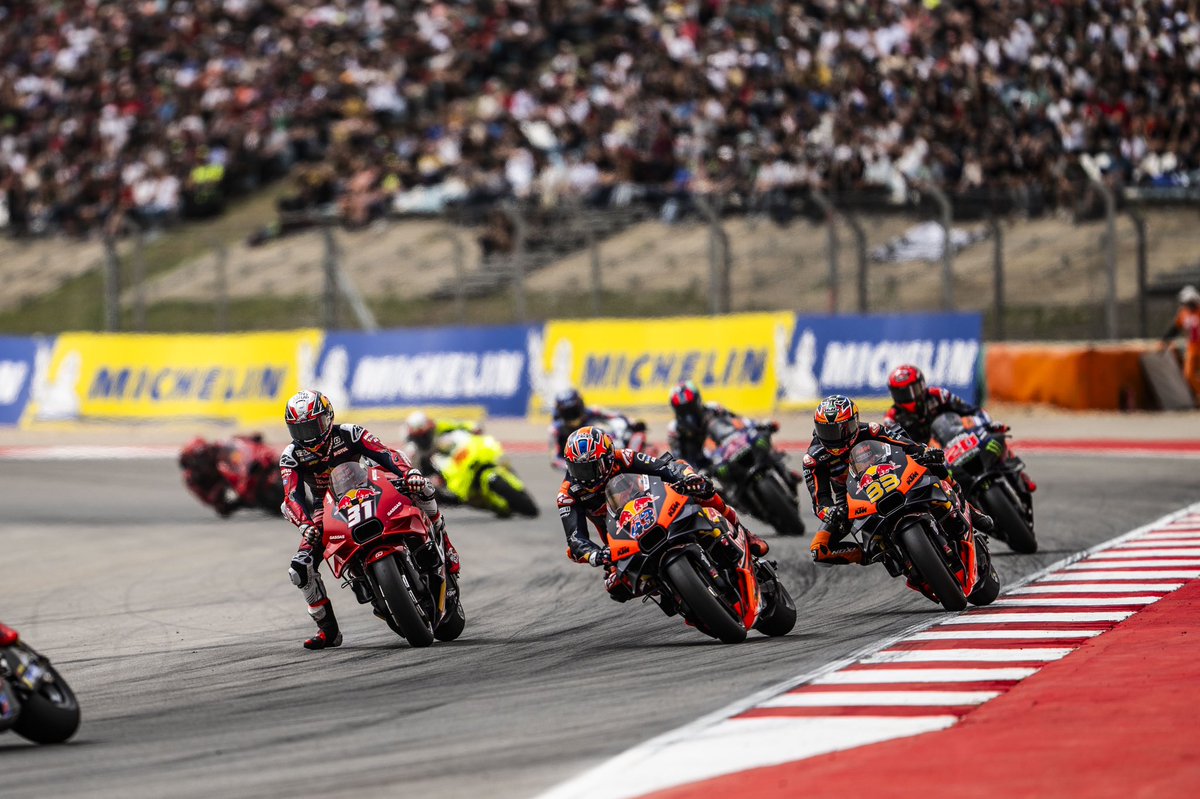 37_pedroacosta's tweet image. P3!!!!!🥉First @motogp podium 🕺🏻😎 Thanks a lot @tech3racing 🫶🏻

——

P3!!!!! 🥉 Primer podio en @motogp 🕺🏻😎 ¡Muchas gracias @tech3racing! 🫶🏻 #PortugueseGP