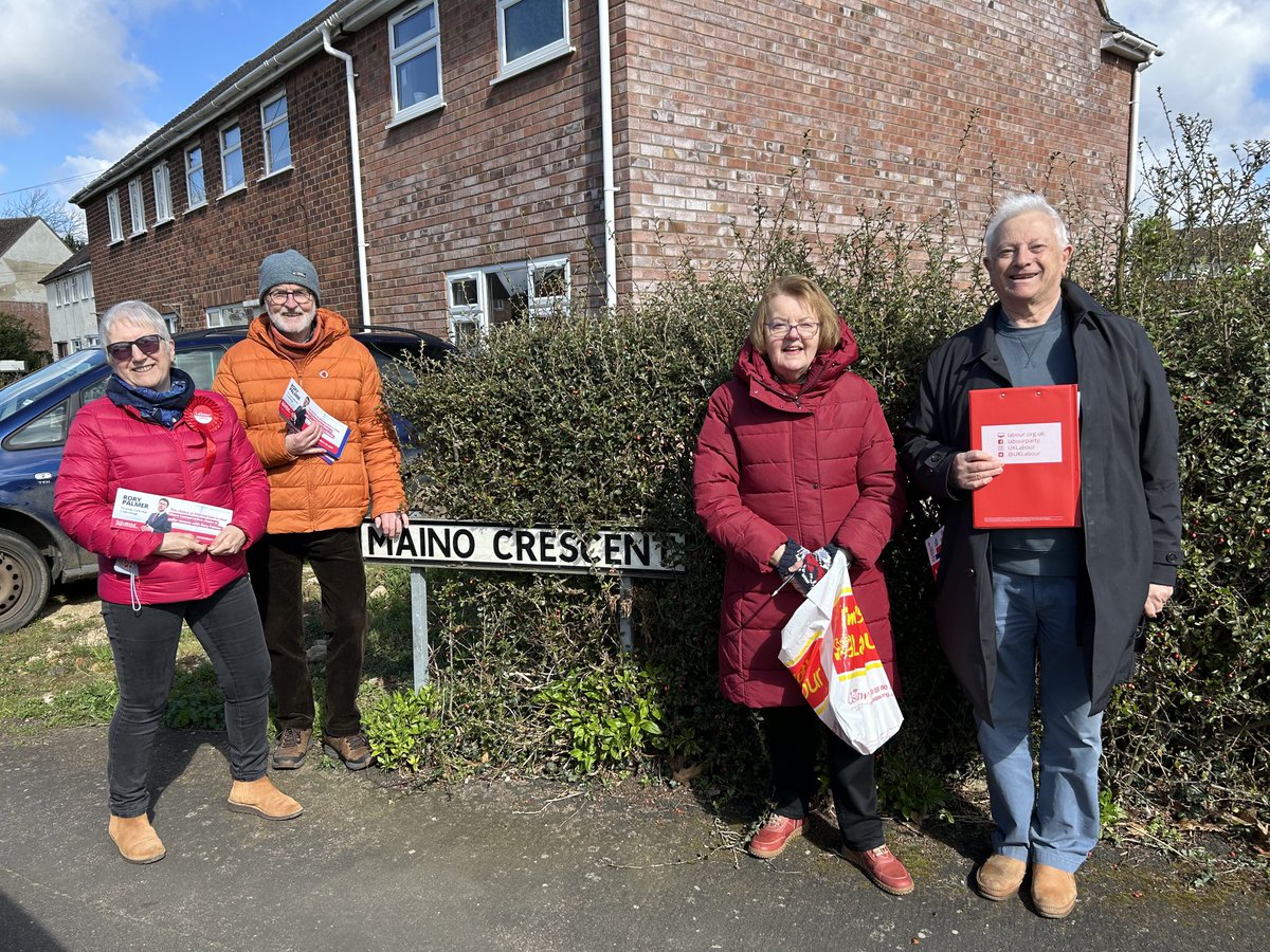 A small but expert team canvassing in Lutterworth today. Two pieces of good news.First, the sunny weather. Second, the great level of support for
#lLabour—for Rory Palmer as PCC on May 2nd and in the General Election when the Tories dare to call it!