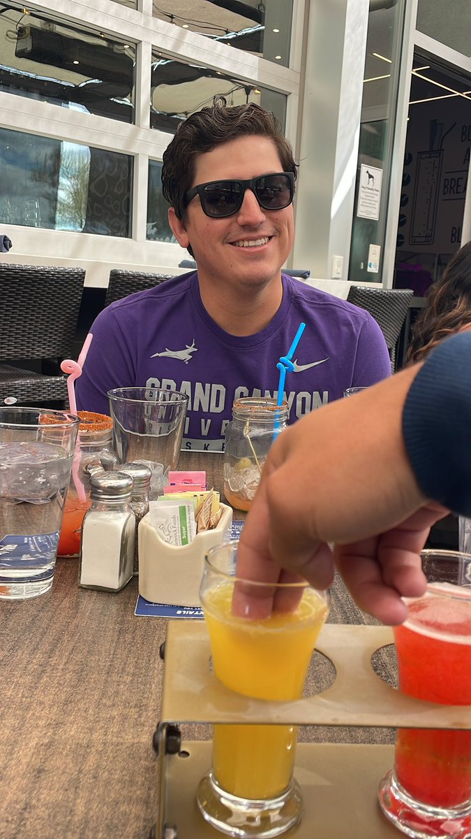 gjncuh15's tweet photo. Would be cooler if it was a girl in the background but it’s just @jmarlatt7 https://t.co/uwOQmYqHMK