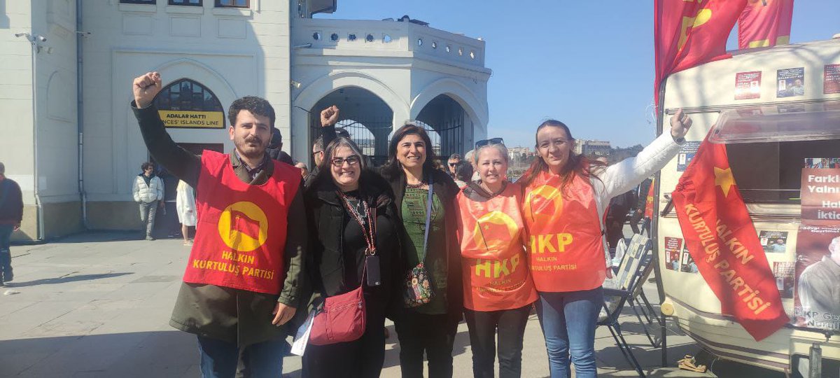 HKPliKadinlar4's tweet photo. Halk İçin, Halkla Birlikte, Bizzat Örgütlü Halk Tarafından Yönetim için İstanbul'da Oylar HKP'ye!
#OylarHKPye https://t.co/PxIJNHd5h9