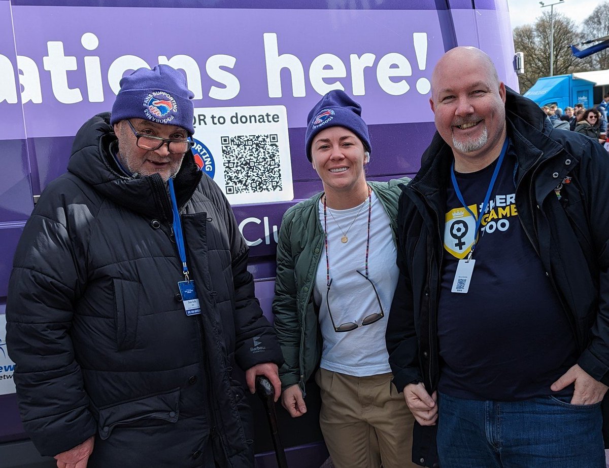 The Unholy Trinity at Goodison today @MeatballMolly @SquatterMadras from @EFC_FanAdvisory and my good self. Two absolute diamonds if you ask me. #RightToFood #HungerDoesntWearClubColours #EFC #LFC Thank you to everyone who popped over & said an Hello and donated