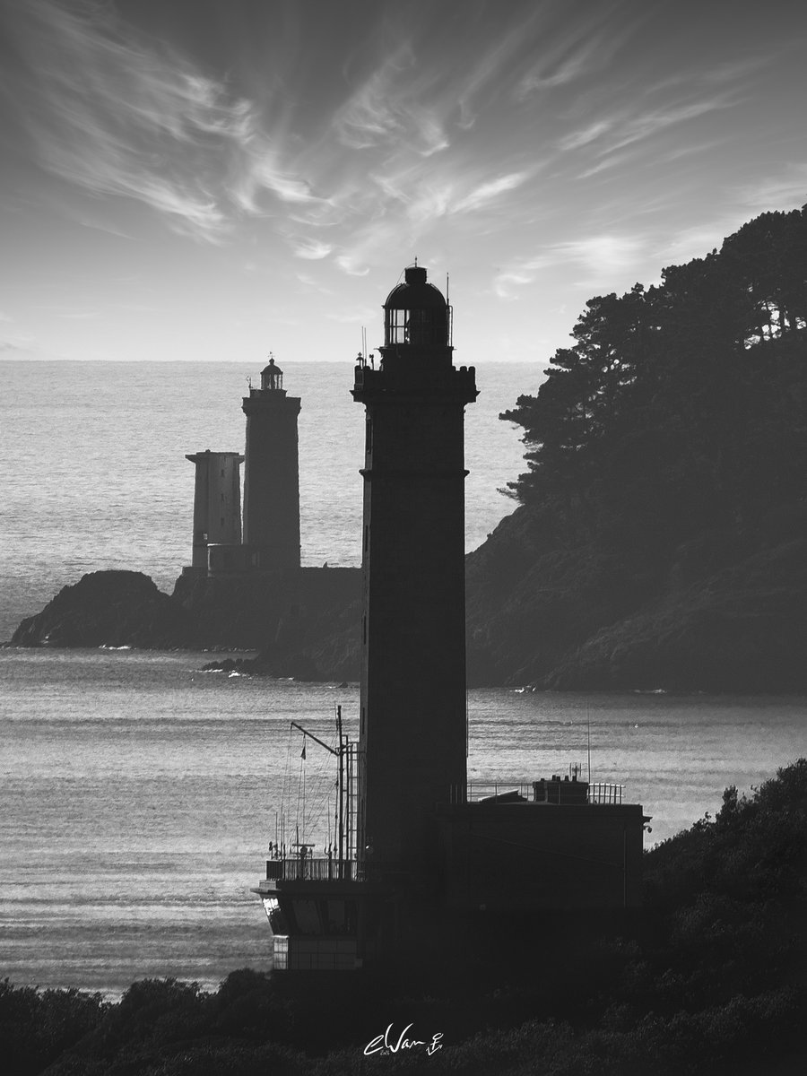 ewan_foto's tweet photo. Le whiskey officiel des @fetes_maritimes de #Brest2024 sera photographique ! Une très belle cuvée #Armorik sélectionnée par @DavidRoussier...
Mieux vaut ne pas en parler au pilote de #mer ou au guetteur de la flotte pour qu'ils restent #focus sur la mission :-P
@BrestFr https://t.co/3dpH6Ed7n9