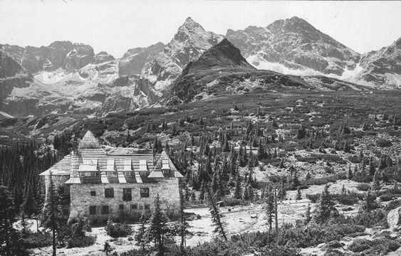 GORSKI_SWIAT's tweet photo. bywajcie zdrowi... jutro pozostajemy w #TATRACH i okolicach... 
a teraz #Historia_Gór 
z widokiem na Tatry i nowe schronisko" w 1925 roku

ZAKOPLAN... https://t.co/UDcYODw2Og
