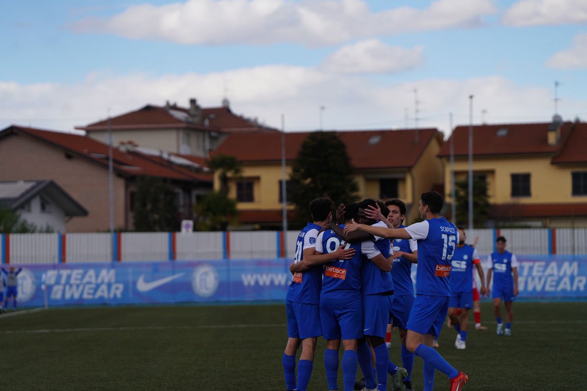 𝐅𝐔𝐋𝐋 𝐓𝐈𝐌𝐄‼️ +3️⃣⚪️🔵

Folgore Caratese-Caravaggio 2-1🙌🏼

⚽️45’ Arpino; 57’ Doria (C); 73’ Barranco