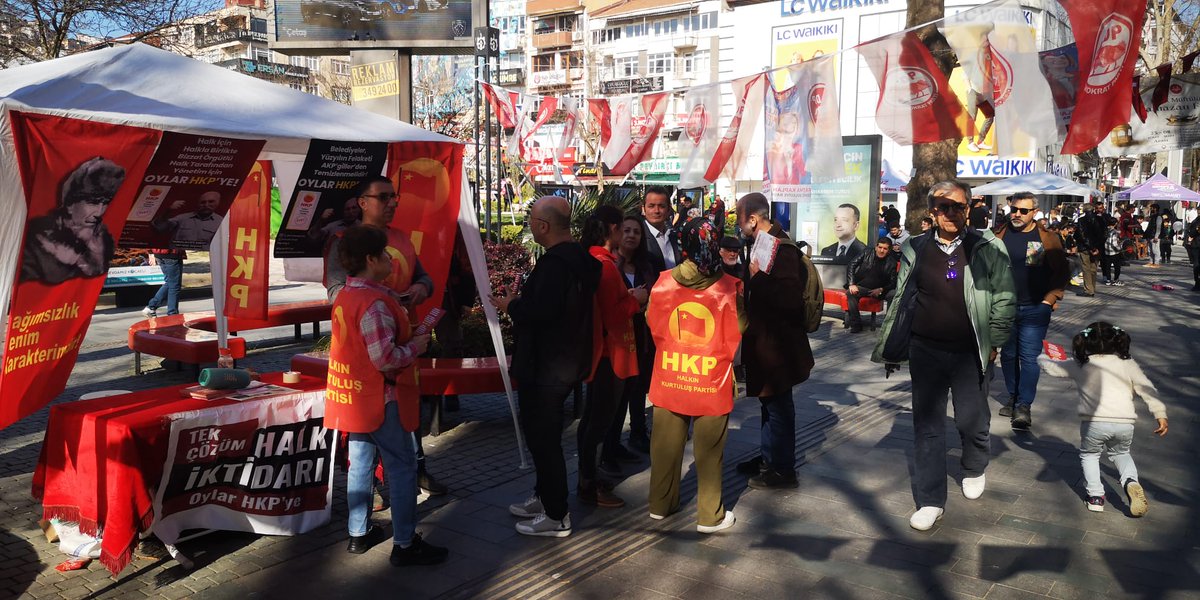 kurtuluspartisi's tweet photo. 📍 Kocaeli/İzmit
Kocaeli Büyükşehir Belediye Başkan Adayımız Tunya Kızıltaş ve Yoldaşlarımız, İzmit'te halkımızla bir araya geldi.
Kocaeli'de oylar, HKP Adayı Tunya Kızıltaş'a!
#OylarHKPye https://t.co/clODbyHNI6