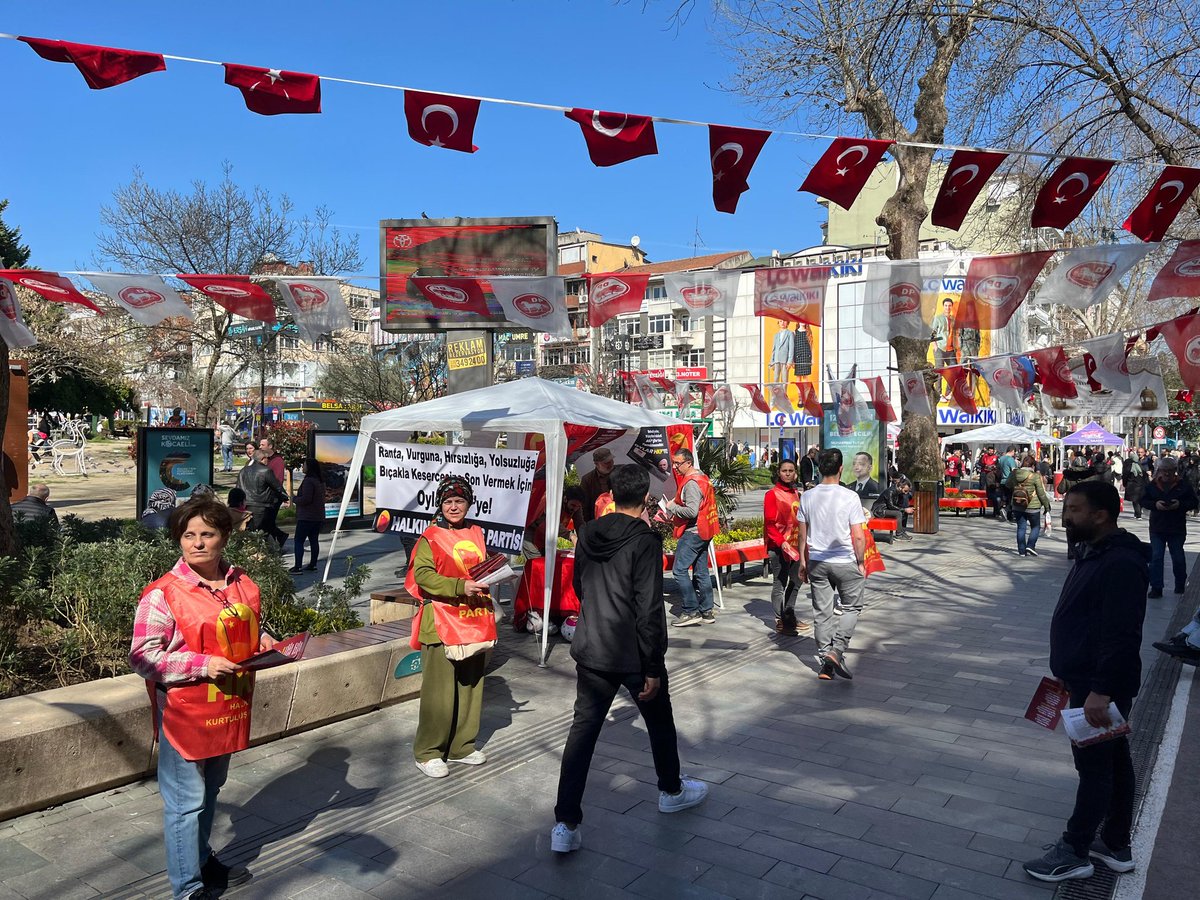 kurtuluspartisi's tweet photo. 📍 Kocaeli/İzmit
Kocaeli Büyükşehir Belediye Başkan Adayımız Tunya Kızıltaş ve Yoldaşlarımız, İzmit'te halkımızla bir araya geldi.
Kocaeli'de oylar, HKP Adayı Tunya Kızıltaş'a!
#OylarHKPye https://t.co/clODbyHNI6