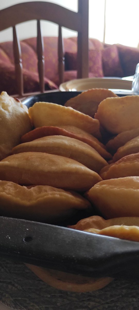 Berny47233615's tweet photo. Campito y empanadas https://t.co/erfjw71oJq