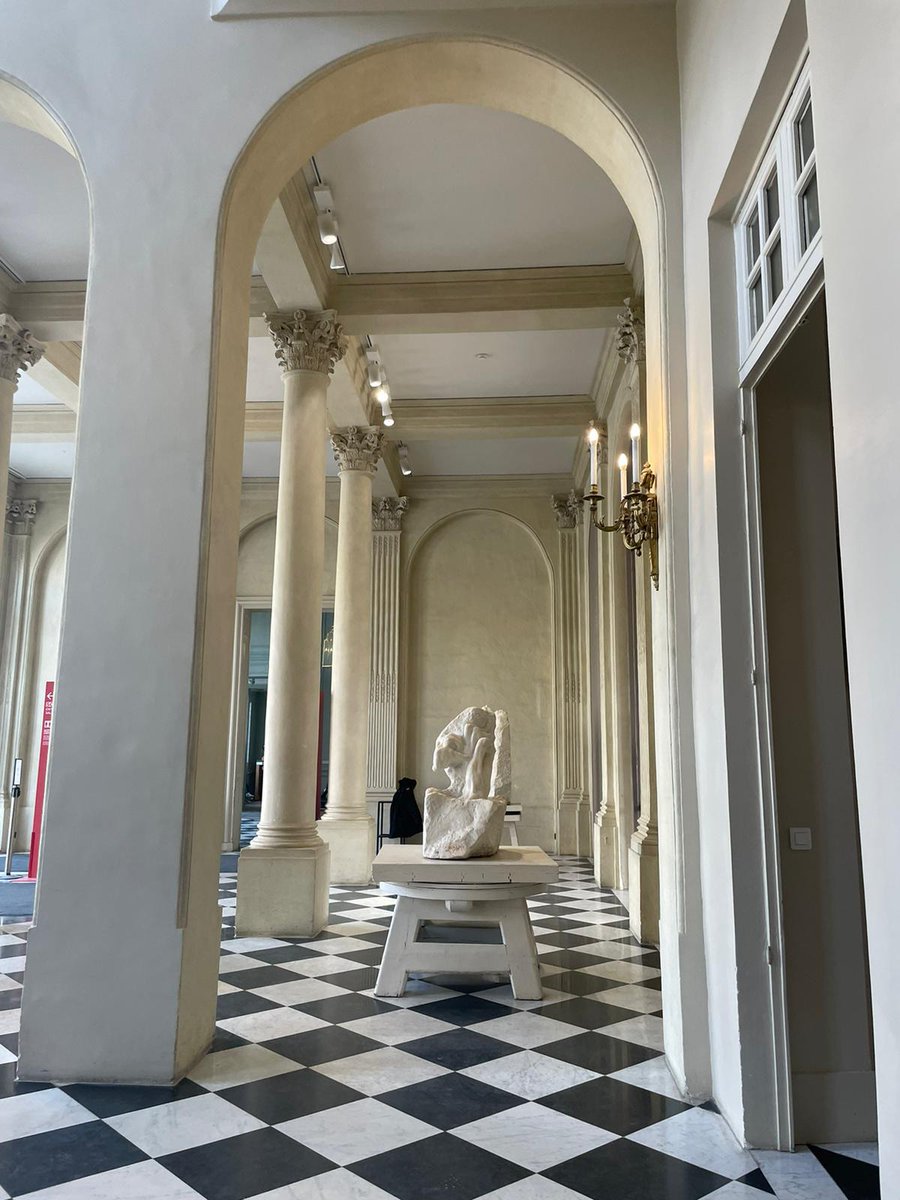 The winner of the photographic competition #KSBPhotography #KSBArt from yesterday (the theme being reflection) is Gwen #KSBSixthForm . Well done for such a clever picture 👏. And, overall, the pupils voted for Gwen for the best picture of the week. 🙌 <a href="/KingsBruton/">King's Bruton</a> <a href="/KSBAcademic/">Director of Studies</a>