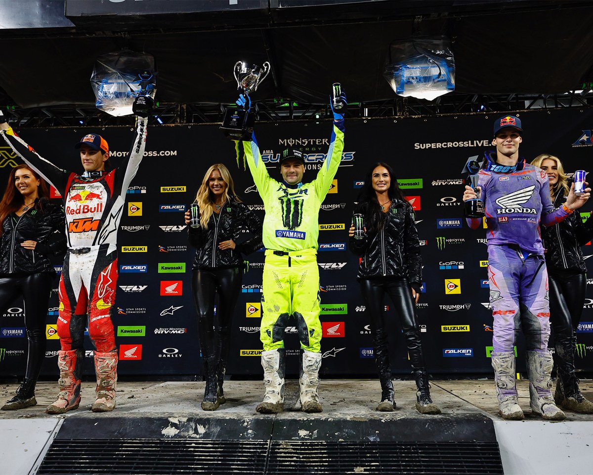 motoonline's tweet photo. 🏆 All smiles in Seattle for Cooper Webb and Levi Kitchen. Images: Octopi Media. #MotoOnline #CooperWebb #LeviKitchen #Supercross #SupercrossLive #SMX https://t.co/MSbUd0Ss2D
