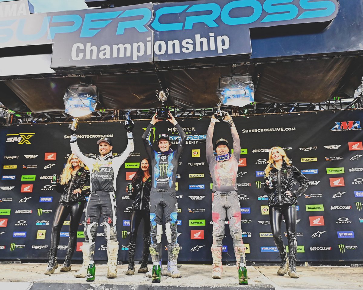motoonline's tweet photo. 🏆 All smiles in Seattle for Cooper Webb and Levi Kitchen. Images: Octopi Media. #MotoOnline #CooperWebb #LeviKitchen #Supercross #SupercrossLive #SMX https://t.co/MSbUd0Ss2D