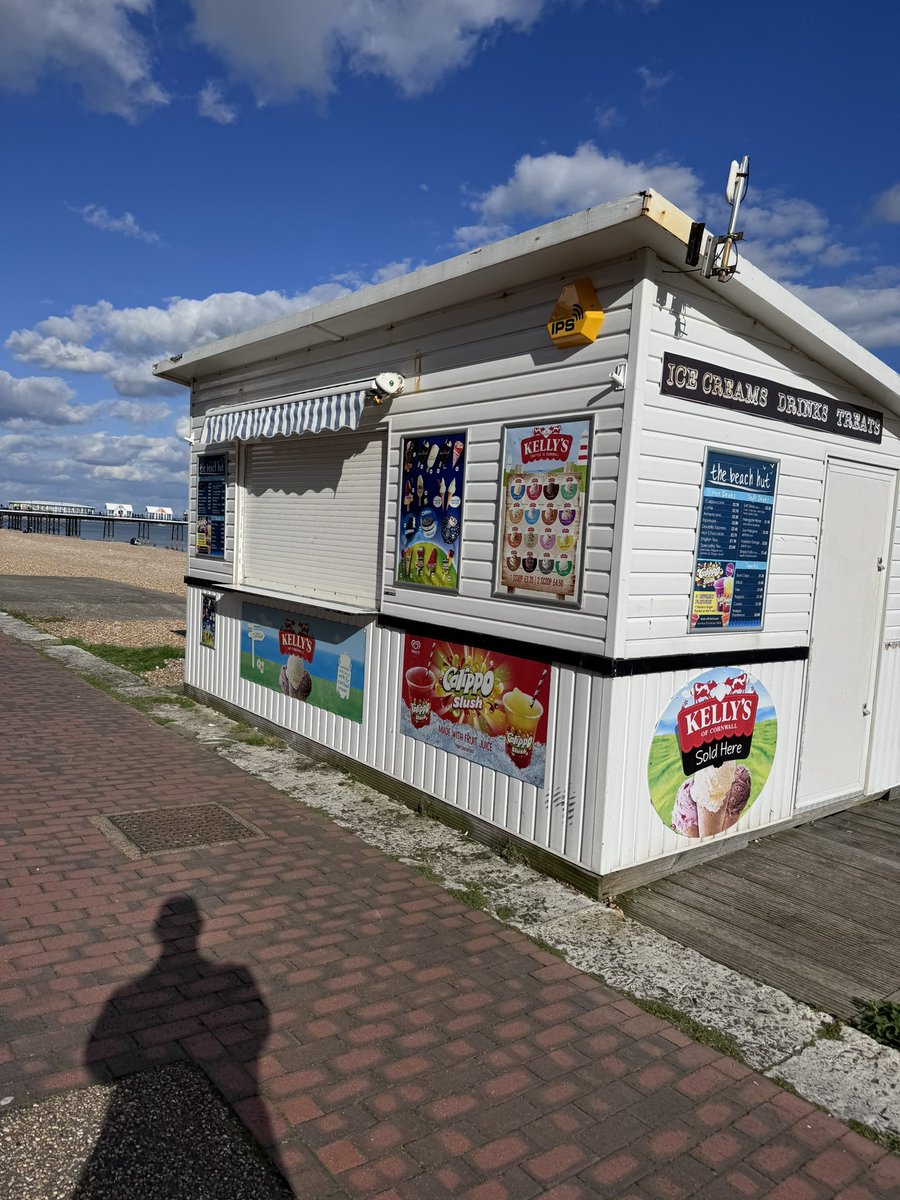 FrolickingFree's tweet photo. Successful hunt for ice cream on a sunny day by the seaside was the vibe today. https://t.co/vEk7lNbtKM