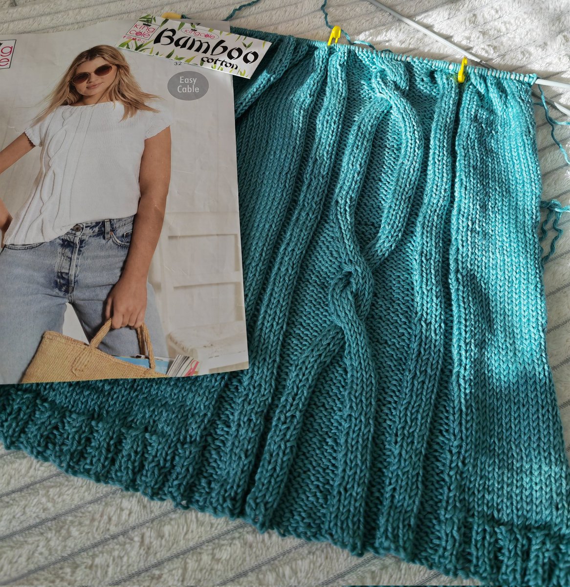 Almost at the armholes. Buy the pattern and/or the yarn from my website. DM for more info
#knit #KnittingPattern #purltown #March #Wellbeing #WellnessJourney #MentalWellness  #handmade #Crafturday