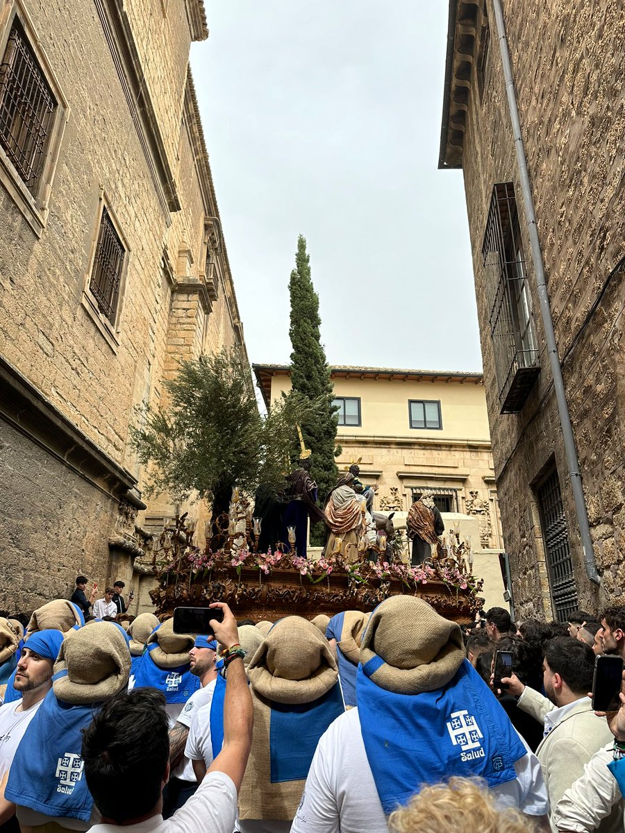 AMCRISTODGRACIA's tweet photo. ✝️ 𝐃𝐎𝐌𝐈𝐍𝐆𝐎 𝐃𝐄 𝐑𝐀𝐌𝐎𝐒

Indescriptible 📌 calle Almenas…

🎧 Ha sonado:
🎼 "Martyrum" de @IgnaGarciaP 
🎼 “Coronación” de @manueloroldan + “Anima Christi”
🎼 "La Resurrección de Jesús" de @JuanqaFernandez 

#SSCDG2024
#LaFábricaDeLaIlusión https://t.co/9JEp1Lw8Ex