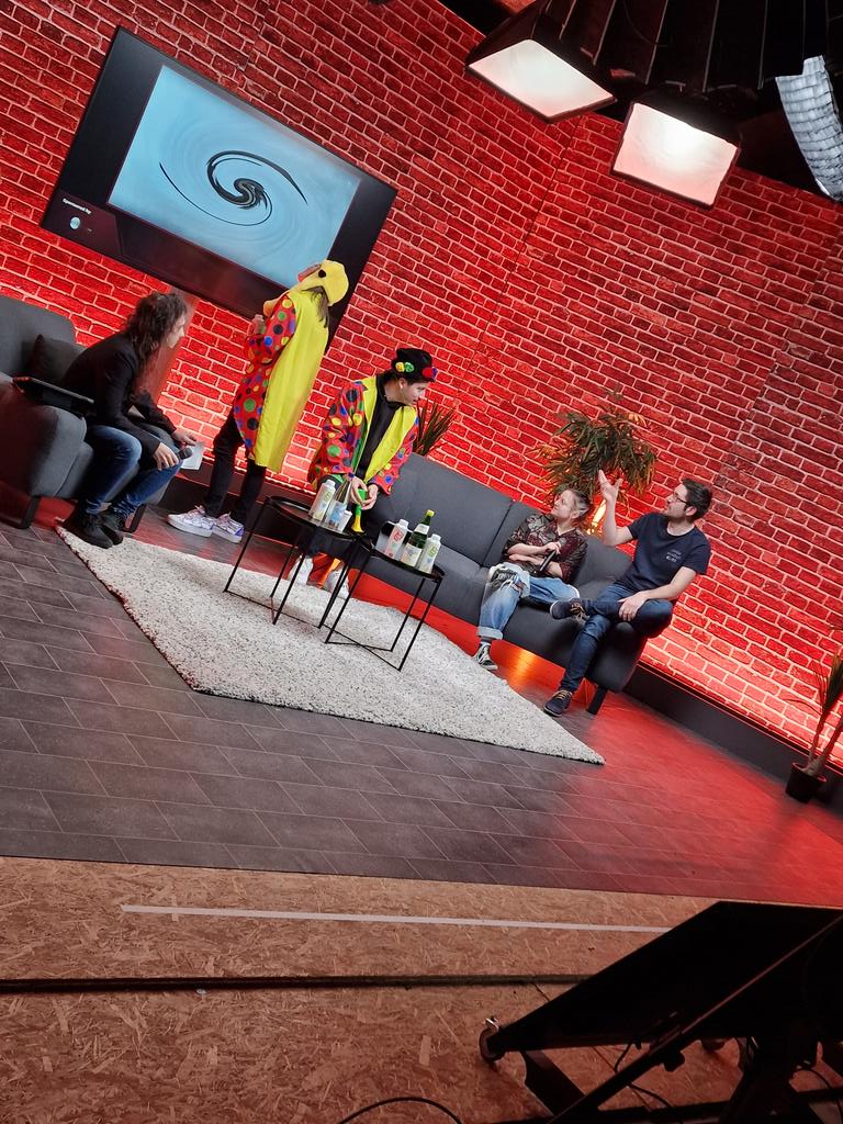Unsere Hosts und Caster testen ihr Valorant Wissen beim Bilder Rätsel💯

<a href="/Socaberg/">Ferit</a> <a href="/_BlueberryYum_/">Laura 'BlueberryYum' L.</a> <a href="/MissPanski/">Miss_Panski</a> <a href="/Headshinsky/">Headshinsky 🎙</a>