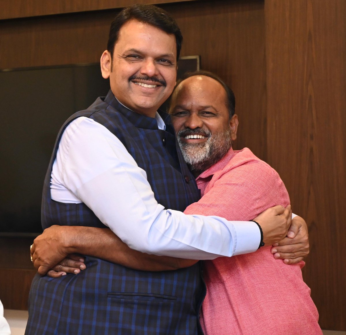ANI's tweet photo. Maharashtra | Mahadev Jankar, chief of RSP (Rashtriya Samaj party) joined Mahayuti in the presence of Maharashtra CM Eknath Shinde, Dy CMs Ajit Pawar and Devendra Fadnavis.

(Photo source - BJP) https://t.co/NjGgiSRSWP