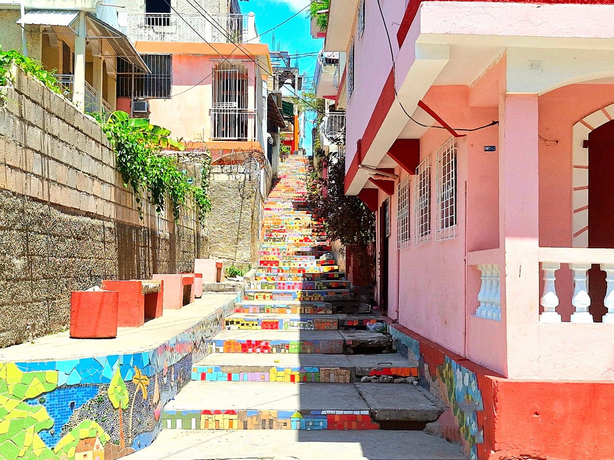 Francescilia's tweet photo. Ou wè kibò?
#Tourism #Haiti #Vlog #ShareYourHaiti https://t.co/AKun2VpPhQ