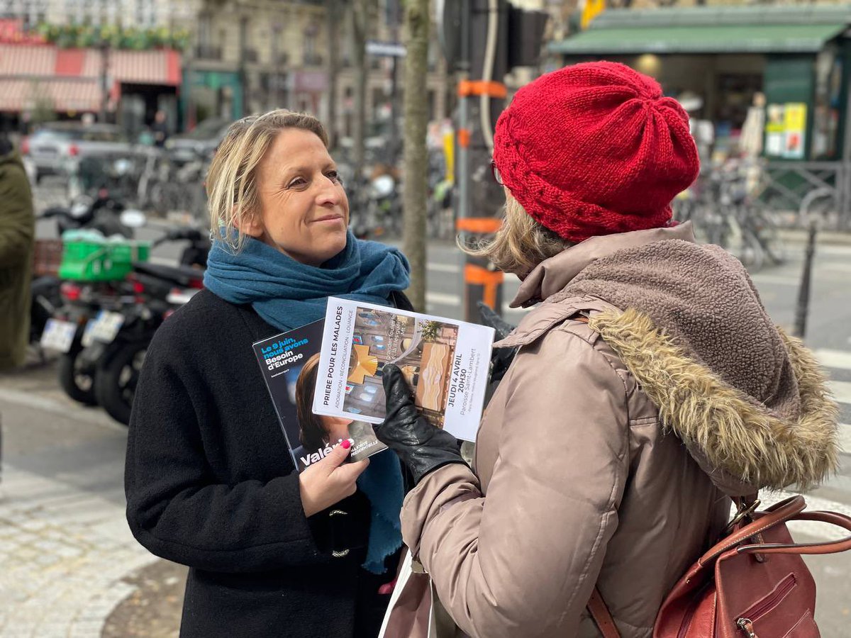 Ce matin au marché Convention à #Paris15 pour échanger sur l’Europe avec notre député <a href="/Amiel_David_/">David Amiel</a> et notre Conseillère de Paris <a href="/CatherineIbled/">Catherine Ibled 🇫🇷🇪🇺</a>.
Le 9 juin nous aurons #BesoinDEurope !
Votez <a href="/ValerieHayer/">Valérie Hayer</a> !