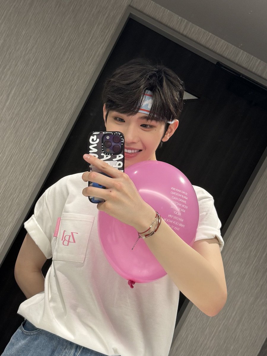 ZB1_official's tweet photo. _💌
 
제로즈~ 오늘 너무 행복했고 고생 많았어!! 내가 무대가 무섭고 힘들었던 순간이 있었는데 어제오늘로 극복이 된 것 같아~ 너무 고맙고 항상 아낌없는 사랑 느끼고 있어!! 앞으로도 성장하는 아이돌 되도록 할게요 사랑합니다~❤️🌸

#KIMTAERAE #김태래
#ZEROBASEONE #ZB1 #제로베이스원 https://t.co/8PYEvD8N5z