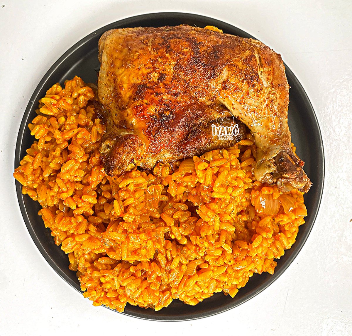 Sunday jollof rice ready 🍚 

Used coconut milk for the rice 🤭🤭