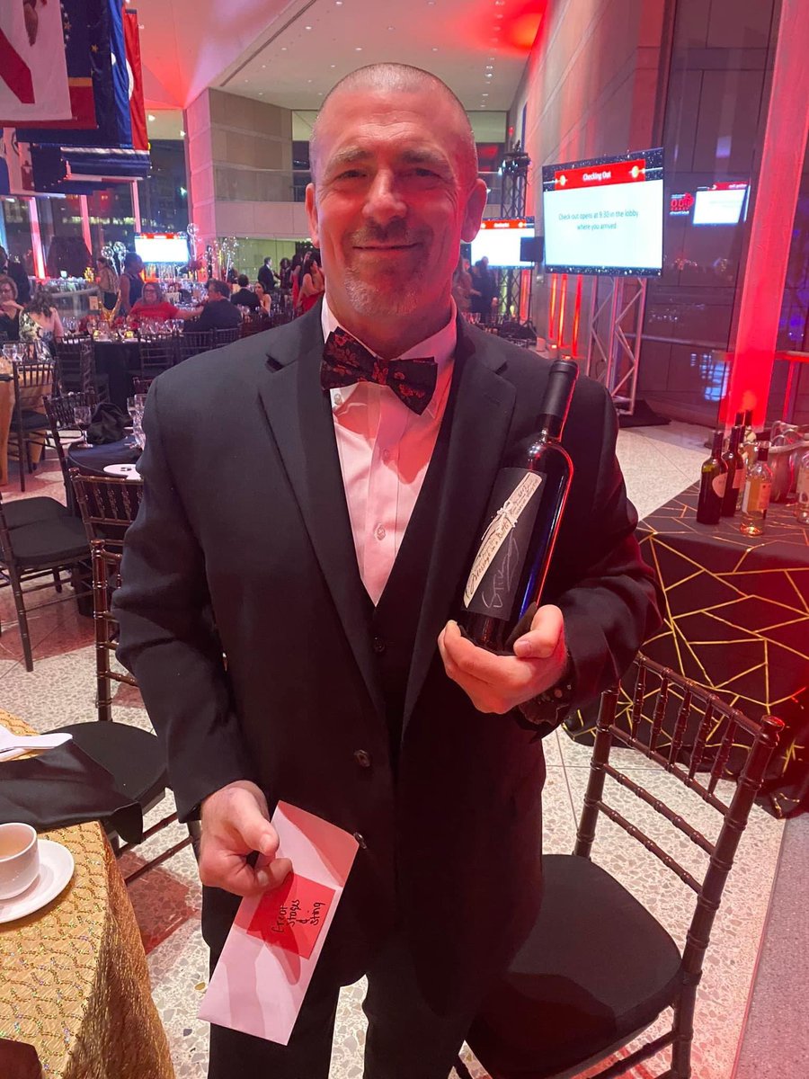 Thomas27eagle's tweet photo. Autographed bottle from Sting, a 2013 Message in a Bottle, Tuscany, Great Event 💯 Anniversary AHA, Heart Ball Philadelphia @American_Heart @OfficialSting https://t.co/1LhJpA31Ko
