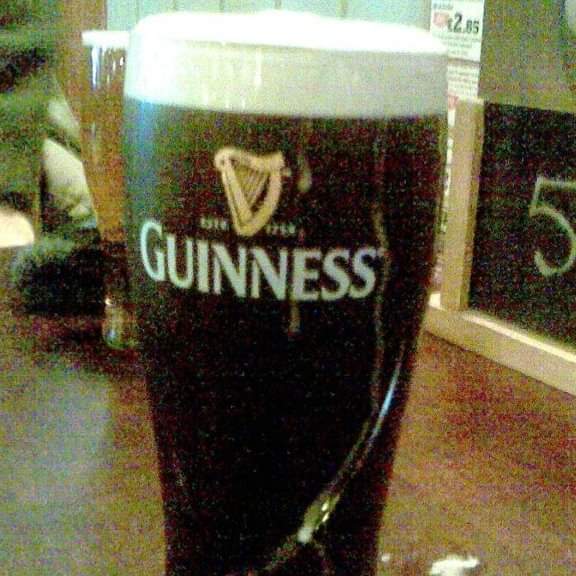 Jimzovich1's tweet photo. I posted this on FB in 2011. So I was a Guinness influencer long before these bourgeois hipsters they've got nowadays. #TheFoodProgramme
#Guinness #porters #stoutporters #classidentitysymbols https://t.co/Lei67RDYlw