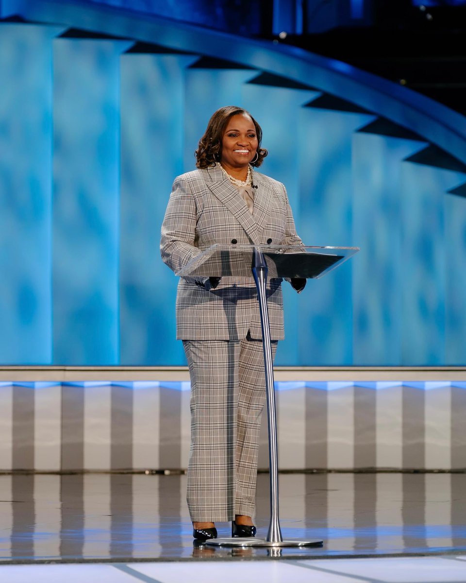 FWiscolove's tweet photo. When we truly trust in God, we can find peace, strength, and hope in the midst of any circumstance!

I Trust in God by Barbara Curtis��

You can watch it now on Facebook or https://t.co/XLc6z4Cpae

#LakewoodChurch https://t.co/ykh8lQQyuf