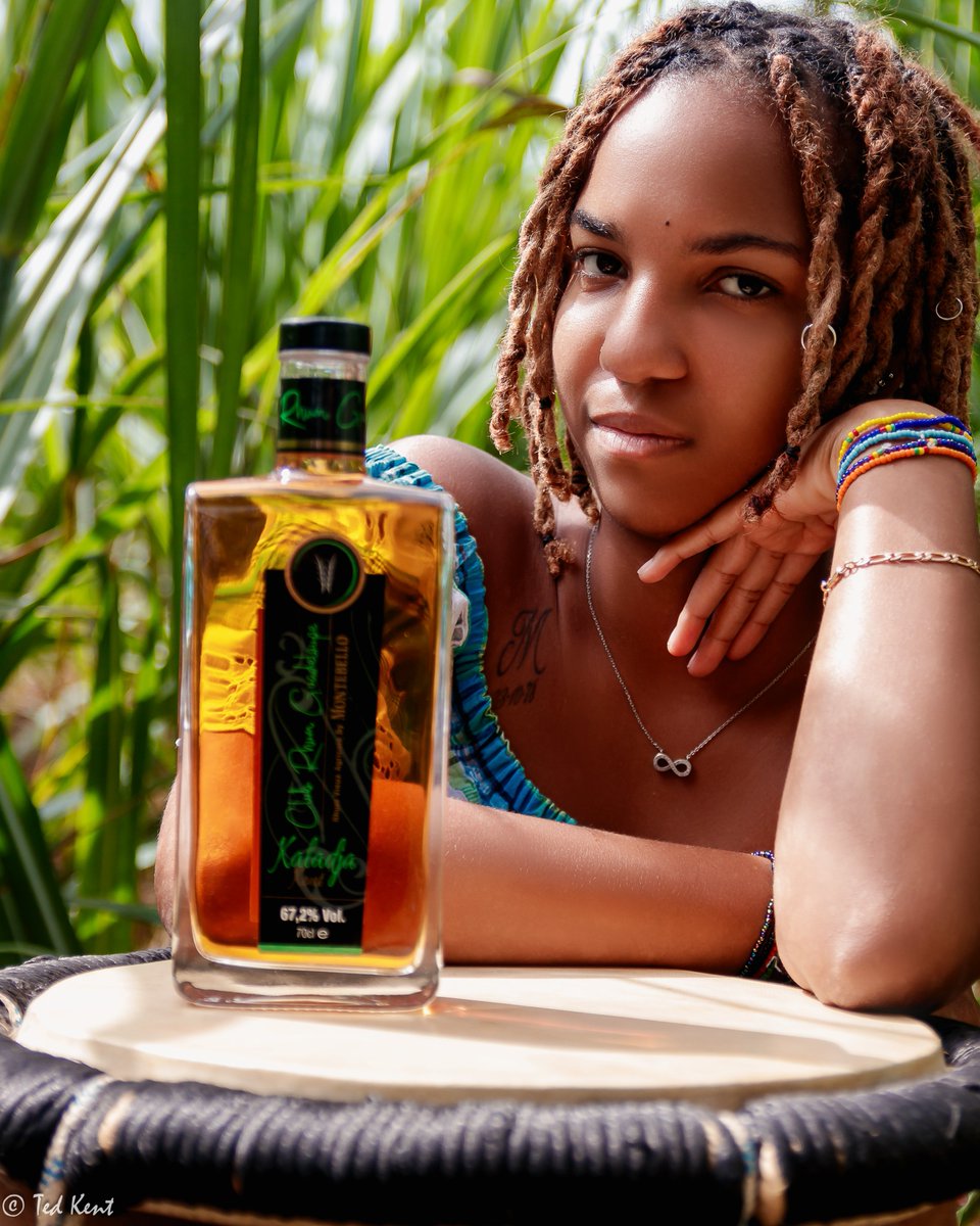 ClubRhum971's tweet photo. Découvrez notre nouvelle cuvée, la KALADJA KOUT ! Réalisée avec la Distillerie #Montebello, vous allez voyager entre les #USA, la #Bretagne et la #France avec cet assemblage unique de Rhum vieillis en Rye, Bourbon puis Pommeau. Disponible à Montebello et à Paris chez @RhumStore https://t.co/VjBVFhfWhn