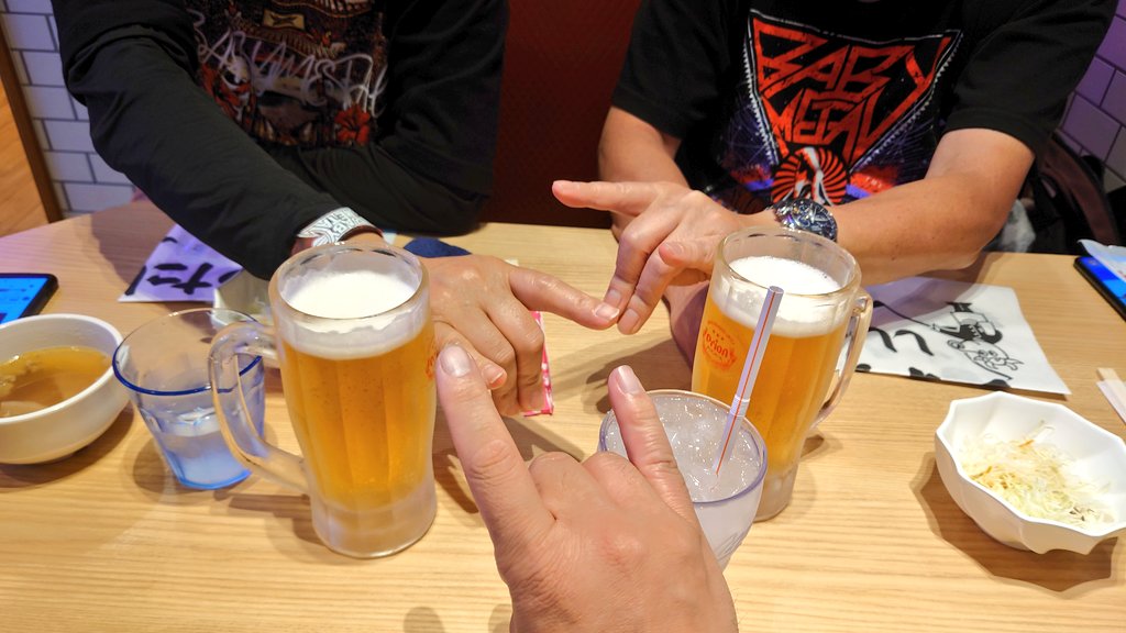 JINROH69072's tweet photo. ベビメタLIVE後のアフター!
今日も1日、満喫させて頂きましたm(_ _)m 楽しかった〜🤣
お約束のがっつりステーキ!
昨日の沖縄料理は写真撮り忘れちゃいました(笑)
明日は沖縄観光して帰ります!
次のベビメタLIVEは5月末のSSAに参戦予定です✨
#LEGEND43_DAY2
#BABYMETAL https://t.co/OhpVrTluYe