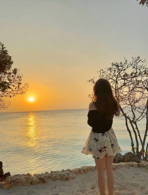 Aalliyah211's tweet photo. What greets you may not be your favorite, but the sunshine is the most beautiful. https://t.co/SG1jABGVKO