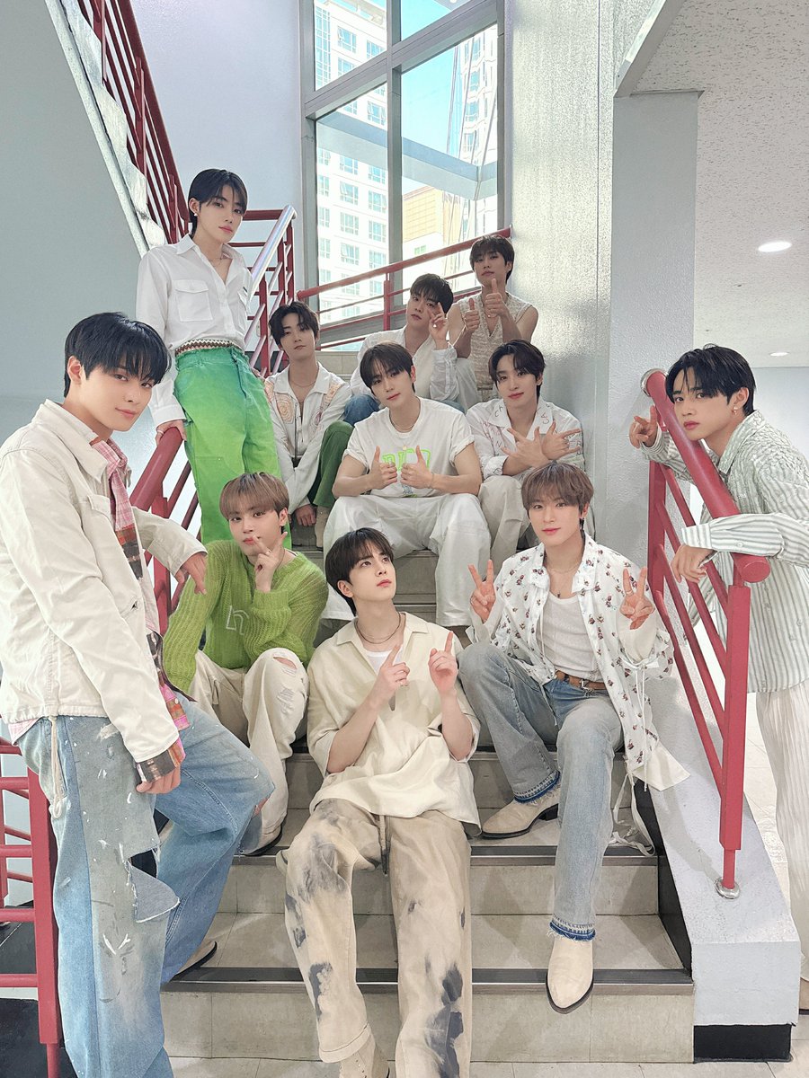 [📸] 더보이즈 인기가요, 오늘의 팬사인회 완료✨ 더비와 Nectar 활동을 함께할 수 있어서 행복했던 한 주🌟 우리 다음 주에도 Nectar 함께 즐겨요🤩

#THEBOYZ #더보이즈 #PHANTASY #Love_Letter #Nectar