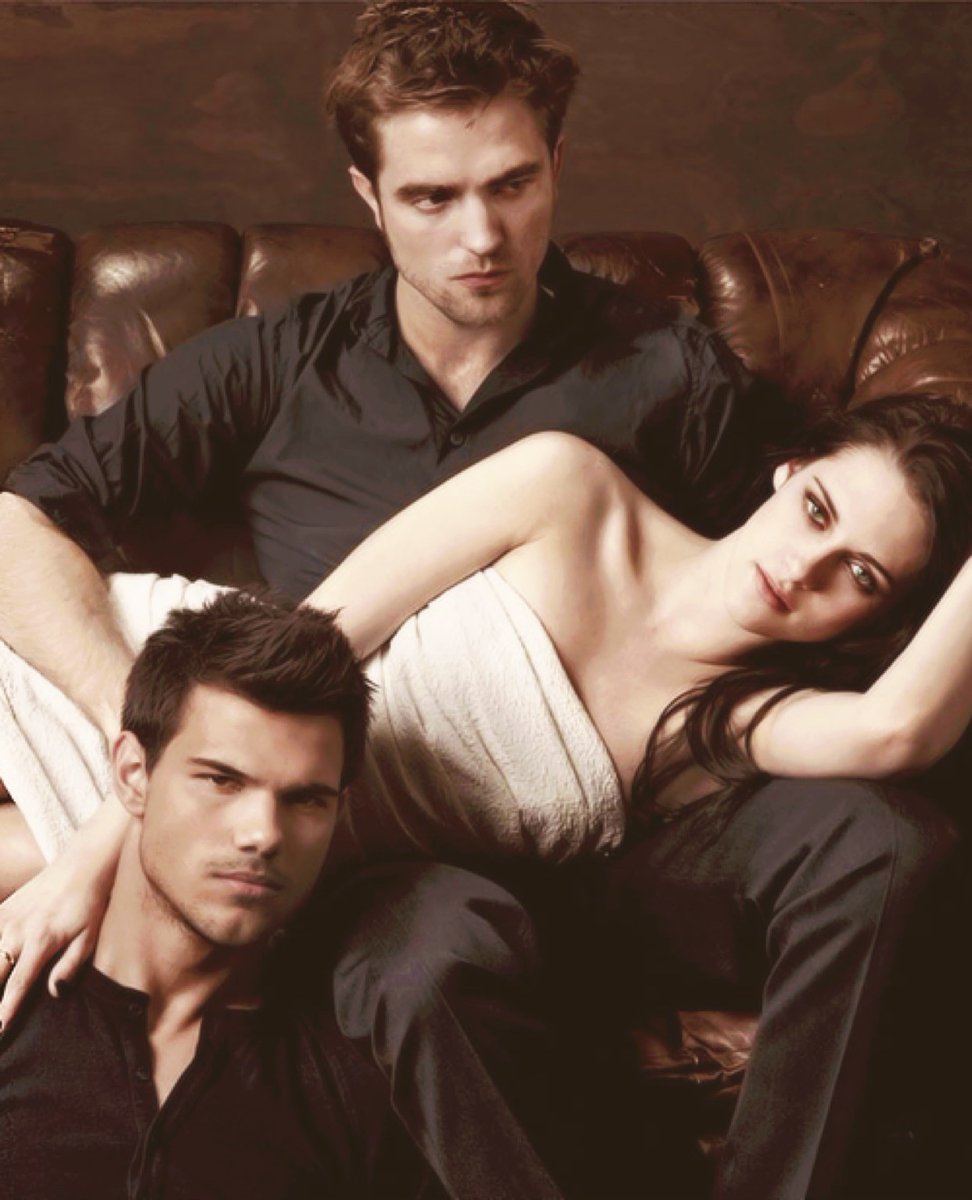 twilightandsaga's tweet image. There was a time when the world was divided into two teams: #TeamEdward or #TeamJacob.