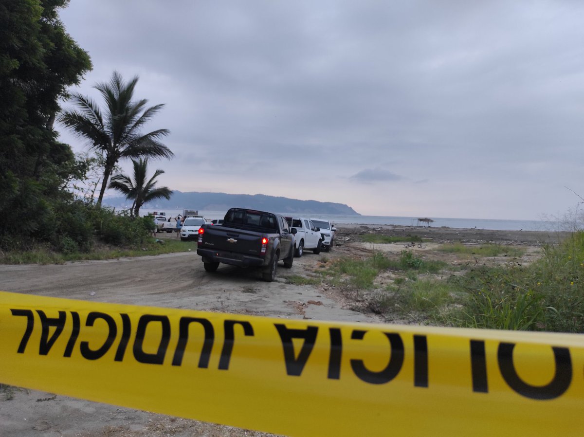 MoniVelasquezV's tweet photo. 🔴 En Ecuador no sabes si existirá un mañana.

A pesar de estar en estado de excepción, asesinaron a la alcaldesa de San Vicente, Brigitte García.

Fue atacada a tiros mientras se movilizaba como copiloto en un vehículo junto a Jairo Loor Meza, su comunicador, quien también falleció.

Llegó al poder cuando tenía 26, bajo la línea política de la Revolución Ciudadana.

Era la alcaldesa más joven.