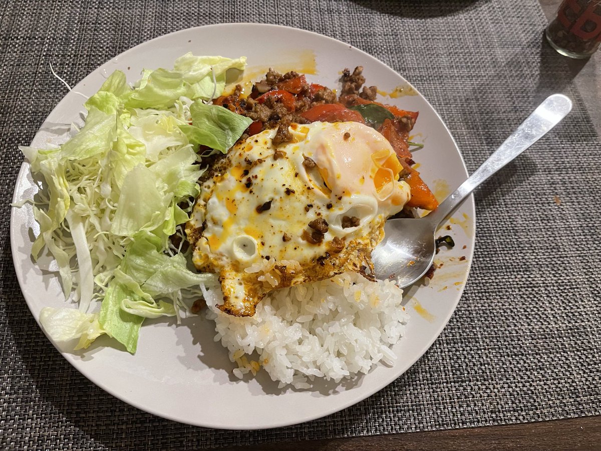 berrypch's tweet photo. ガパオライスつくって、なんか辛さ足りないなーって唐辛子とか山椒入れてたら麻婆豆腐の味になたよ https://t.co/ksPMHxGdhl