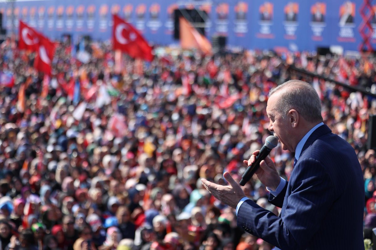 murat_kurum's tweet photo. Bir kez daha göğsümüzü kabarttın. Bir kez daha alnımızı ak ettin.
Bir kez daha tarih yazdın İstanbul.

Bizi bağrına basan her bir İstanbullu kardeşime şükranlarımı sunuyorum.

#BirlikteKazanacağız https://t.co/T4apM10ucJ