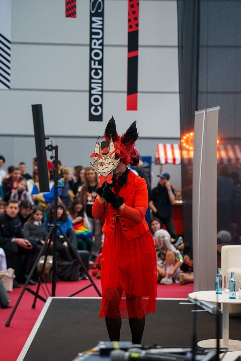 Wir veranstalten 2025 mit Con-Finder zum ersten Mal die Cosplay Performance Meisterschaft Deutschland! Es wird Vorentscheide in jedem Bundesland geben. Das Finale findet dann auf der #mcc25 statt. Der Fokus liegt auf dem "Play" (Performance) im Cosplay.