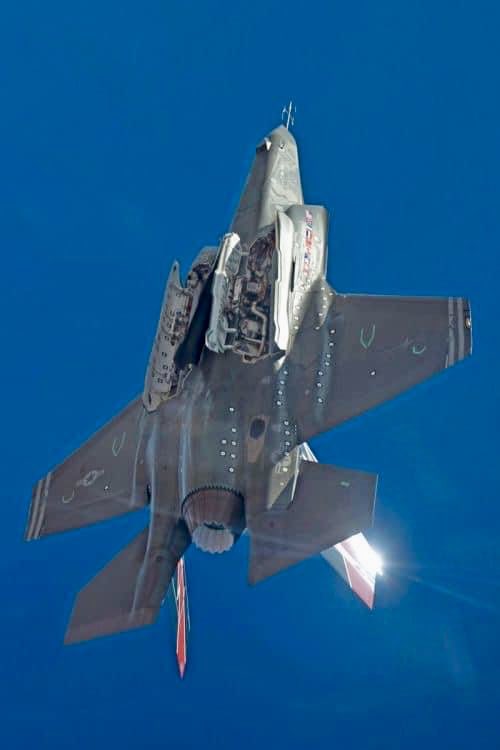 chasinglimits1's tweet image. F-35 
#F35 #F35Lightning #fighterjet #aviation #Military #AirForce #Navy #USAF #aviationdaily #Aircraft