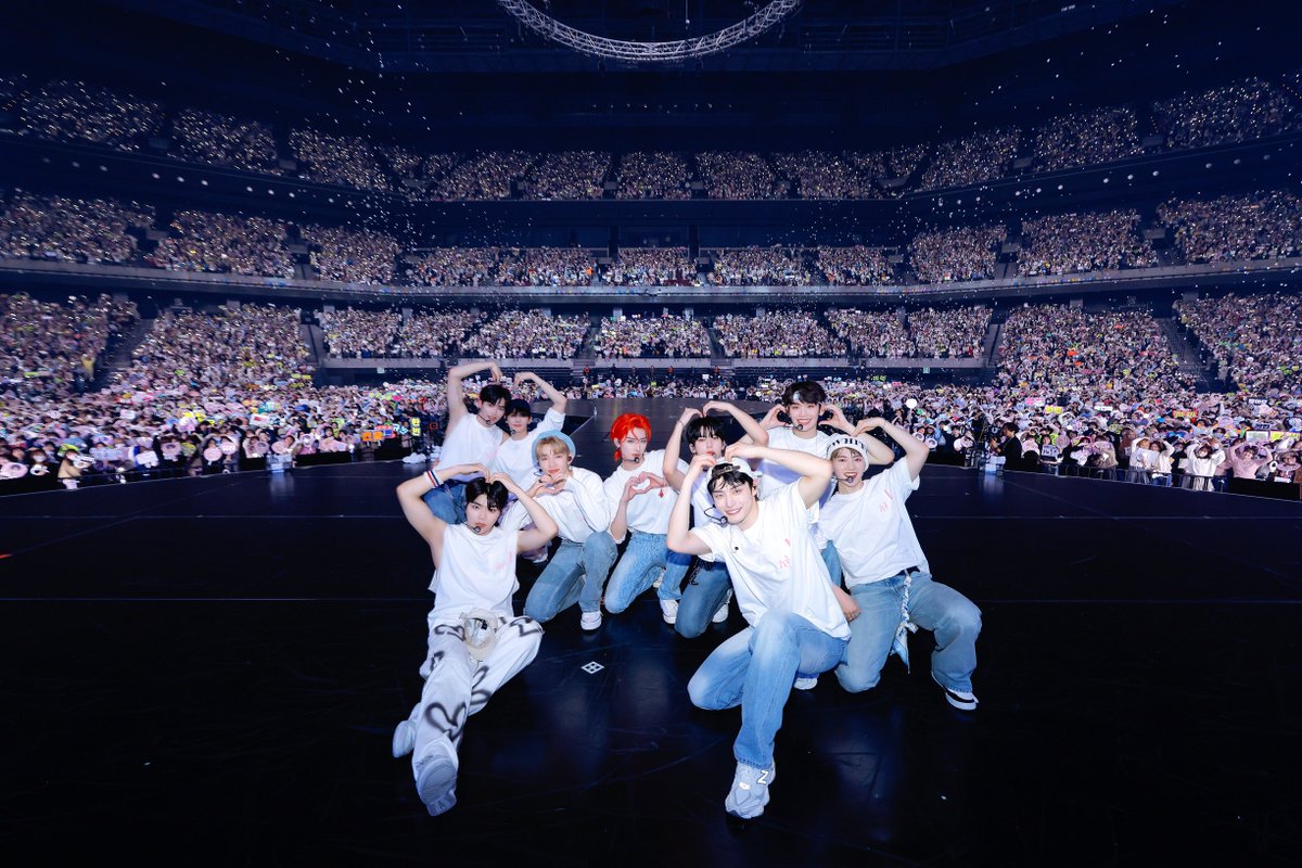 ZB1_jp's tweet photo. _𝗭𝗘𝗥𝗢𝗙𝗢𝗖𝗨𝗦

𝟮𝟬𝟮𝟰 𝗭𝗘𝗥𝗢𝗕𝗔𝗦𝗘𝗢𝗡𝗘 𝗙𝗔𝗡-𝗖𝗢𝗡 𝗜𝗡 𝗝𝗔𝗣𝗔𝗡
2日間にわたって開催された日本初のファンコンサート、本当にありがとうございました🌸 ZEROSEの皆さんのおかげで最高な思い出を作ることができました✨ 

そしてMCを務めて下さった古家さん、素敵な時間をありがとうございました☺️

そしてFAN-CONのセットリストをプレイリストで公開🎧 たくさん余韻に浸ってください🎵

🔗https://t.co/DNKVEl3M0j

#ZEROBASEONE #ZB1
#ZB1_FANCON_IN_JAPAN