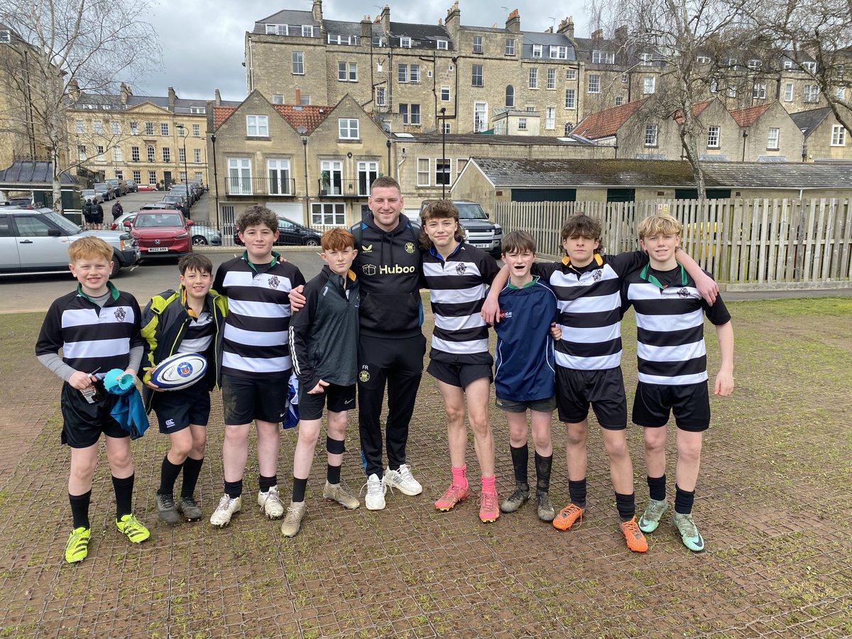 A brilliant morning spent with the youth coaches ⁦<a href="/BathRugby/">Bath Rugby</a>⁩. What a place for a training session, in the shadow of the Rec. Now for ⁦<a href="/BathRugby/">Bath Rugby</a>⁩ vs ⁦<a href="/SaleSharksRugby/">Sale Sharks 🦈</a>⁩. 🏉🏉🏉🏉⚫️⚪️⚫️⚪️