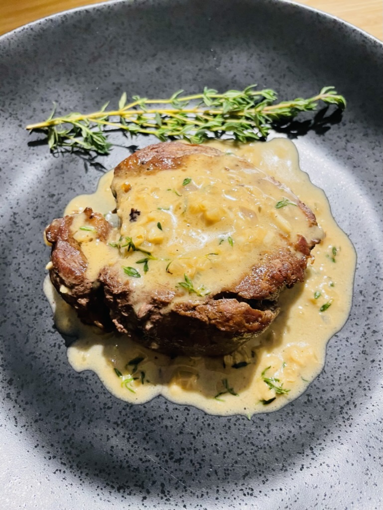 steak-thread-steak-with-just-salt-pepper-is-great-but-there-are