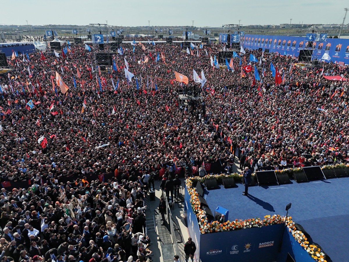 Cumhurbaşkanı Recep Tayyip Erdoğan'ın teşrifleriyle Atatürk Havalimanı Millet Bahçesi'nde düzenlenen “Yeniden Büyük İstanbul Mitingi”ne 650 bin kişi katıldı. #BirlikteBaşaracağız İstanbul bizimle 💡