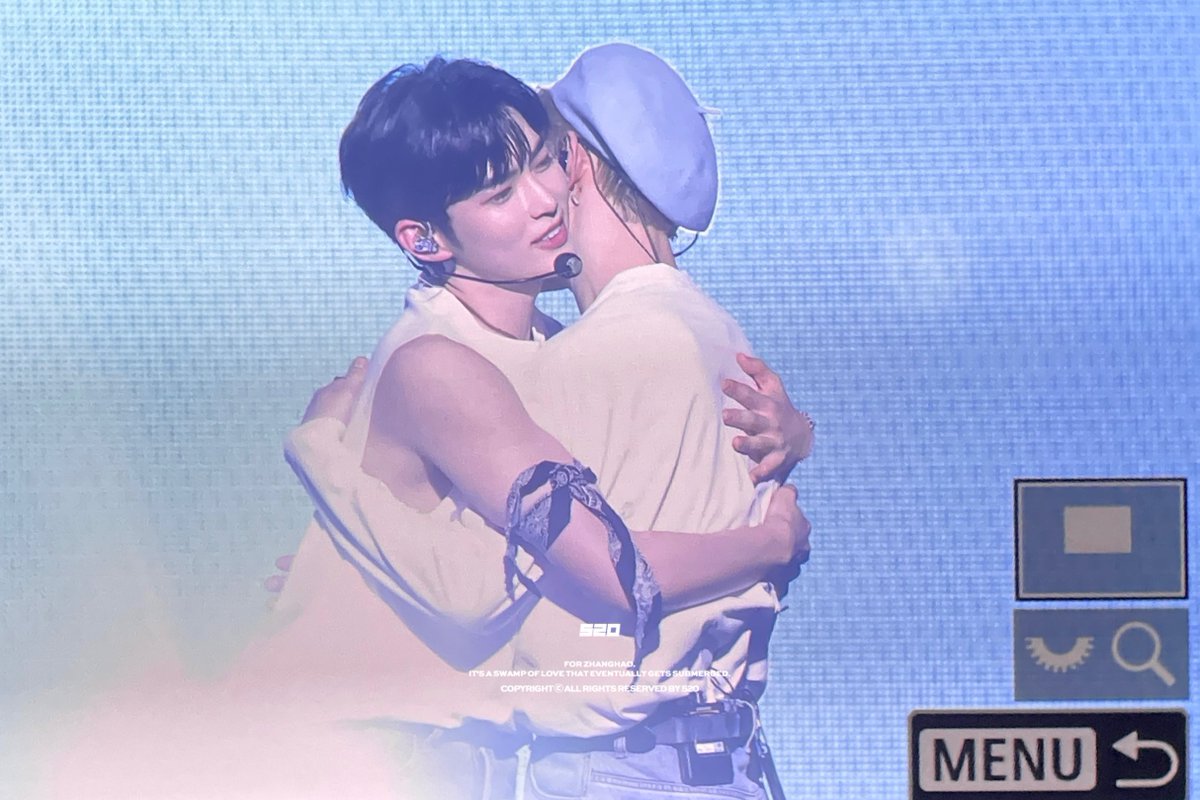 happynbday's tweet photo. 진짜 너무너무 소중해... https://t.co/KgVBjIw8NF