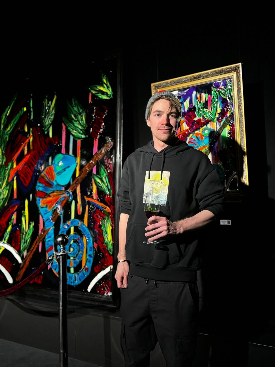 AlexMartiniart's tweet photo. The ultimate art party of the world!💎❤️

"In a world of possibilities, Life is to craft Dreams into Realitiy!

-Alexander Martini

#art #party #night #berlin #dreams #modern #contemporaryartist #jungle #abstract #life #reality #love # JMSE WORLD https://t.co/Q8qXQvF3zA