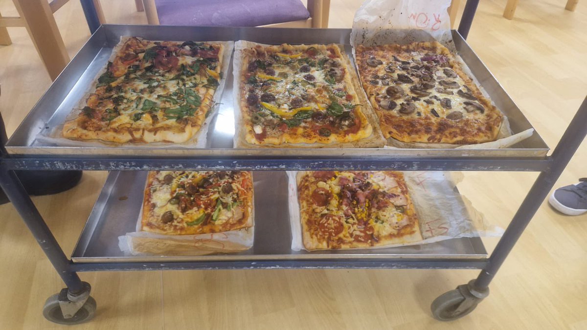 Irwell hosting a pizza lunch today, with ingredients and cooking provided by the kitchen! @AnastasiaGMMH @hel2craigie @GMMH_NHS @UpneetRiar @Georgina_gmmh