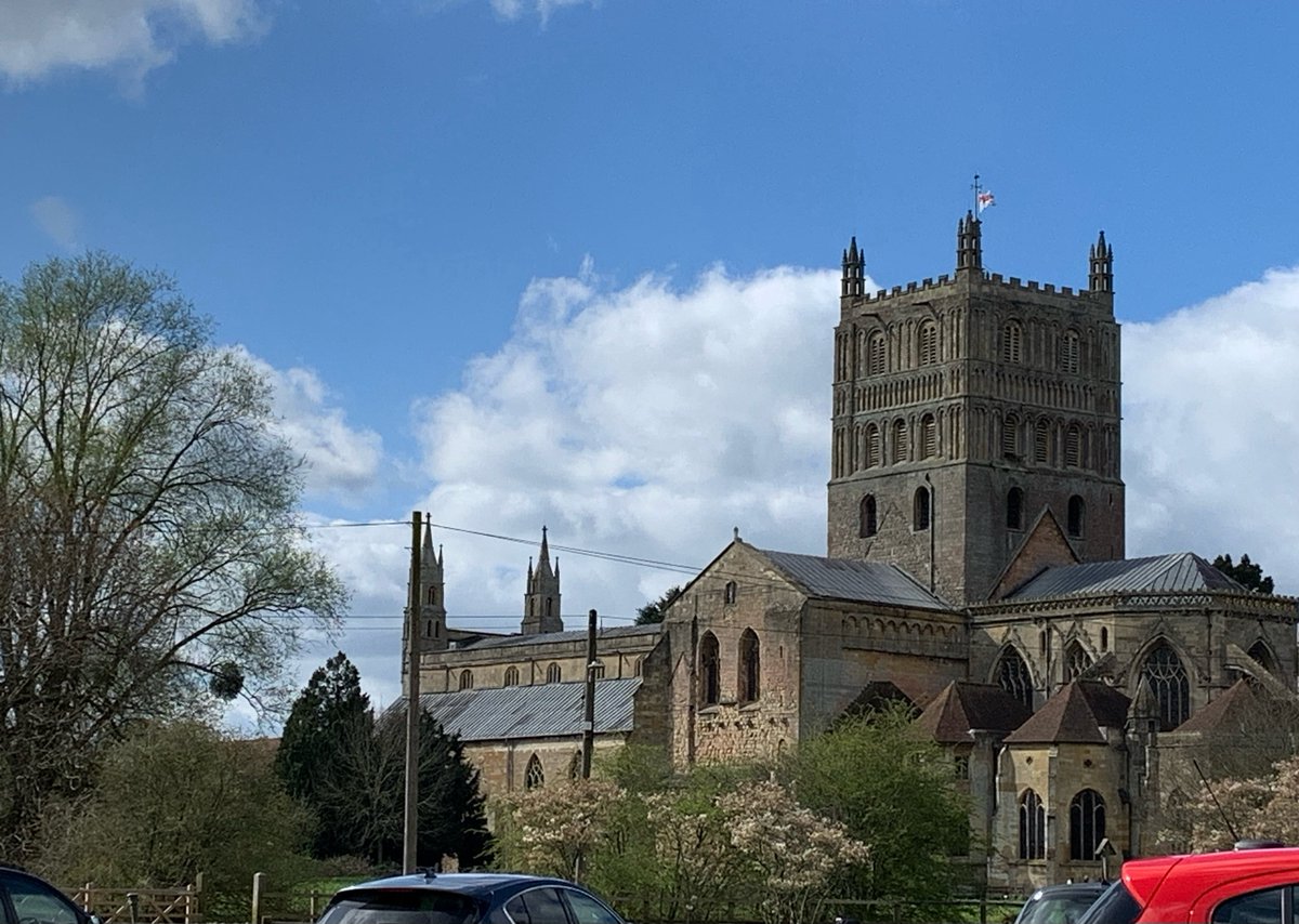 Good afternoon #Tewkesbury 😊 It has been a busy shift for your PCSO’s today. We are on until 20:00. ➡️Assisted with a concern for welfare ➡️ Collected CCTV ➡️ Foot patrol in Northway ☀️ ➡️ Mythe Rd Clearway checks - clear 😁 ➡️Foot patrol in Town Centre