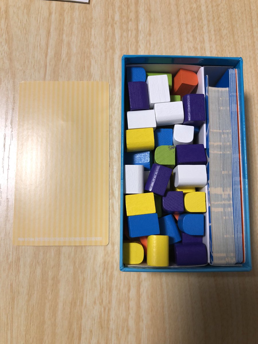 mountain_climb0's tweet image. ボードゲーム「いかだの5人」を購入。
ジェンガとは反対にいかだと宝箱を積み上げていくバランスゲーム。
戦略を立てていくタイプのゲームではないので、ボードゲームの初心者でも力量の差があまり出ずに楽しめました。
＃ボードゲーム　＃olink